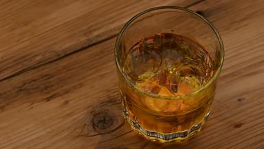 冰多维数据集自旋玻璃<strong>威士忌</strong>表格